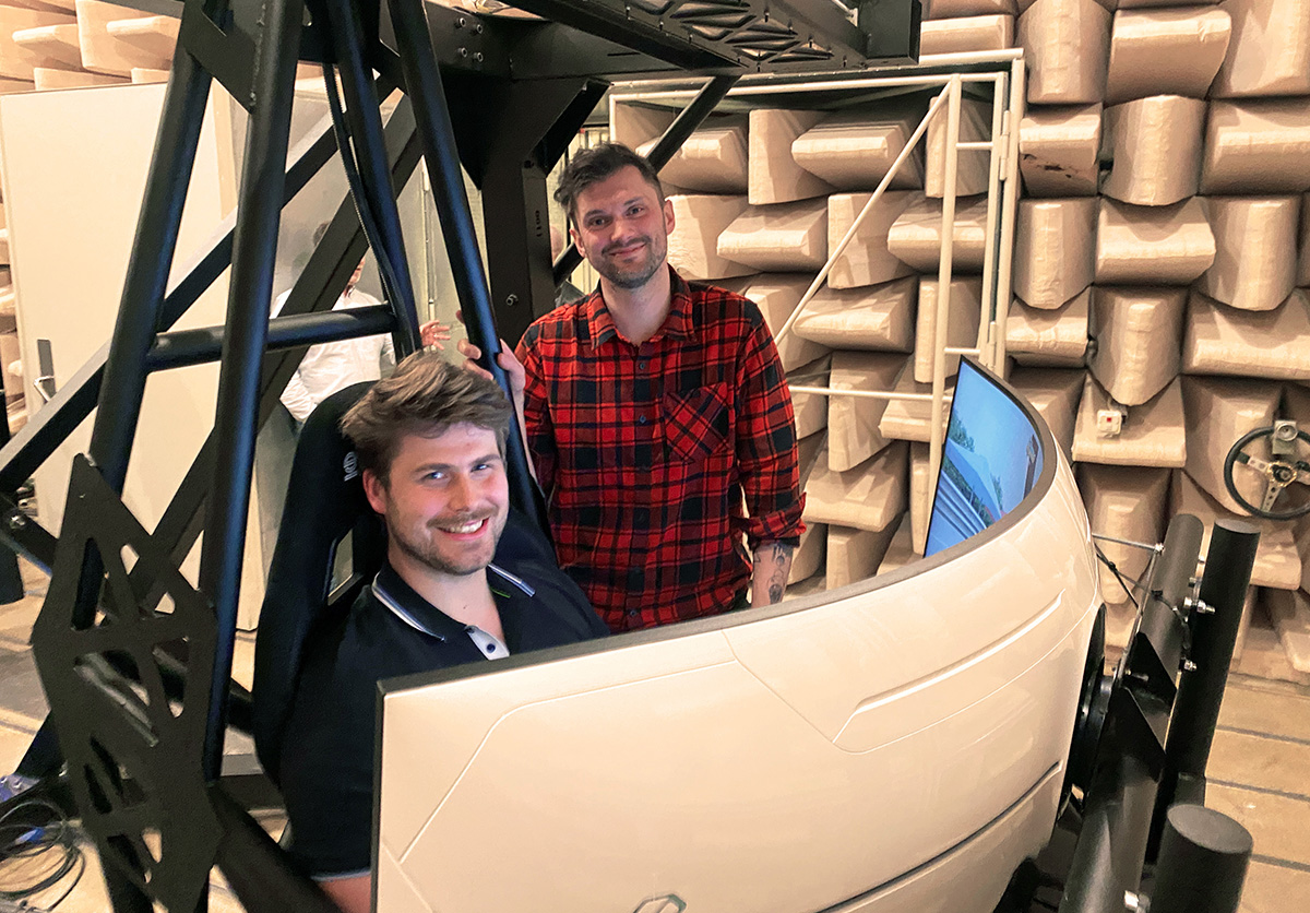 Andreas och Henrik i simulatorn